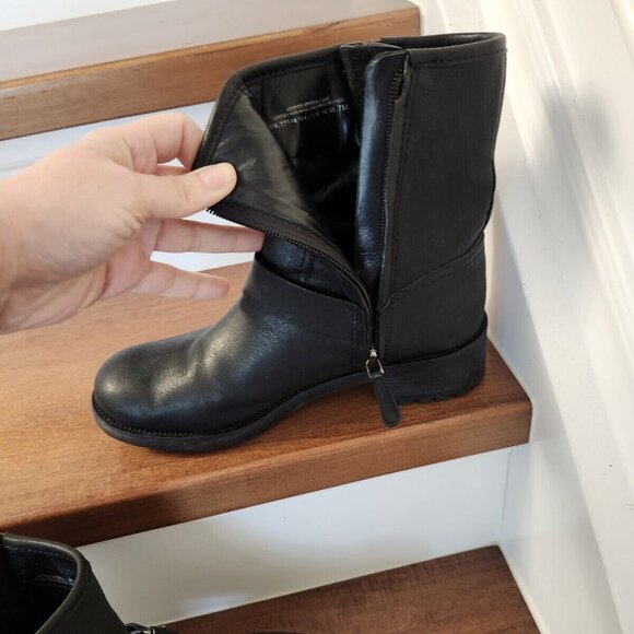 Tory Burch women's black leather boots in size 7 - Picture 10 of 12